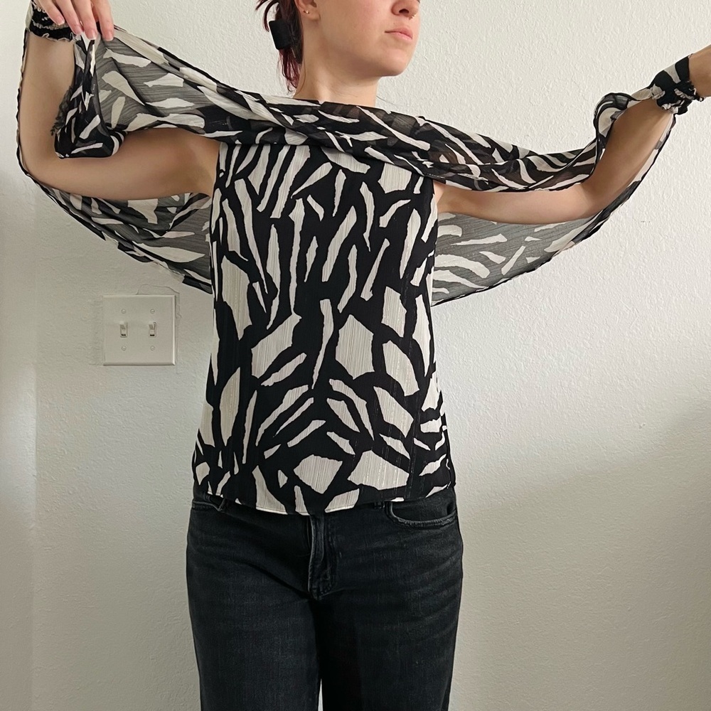 DKNY Black and White Print Blouse - Picture 5 of 6